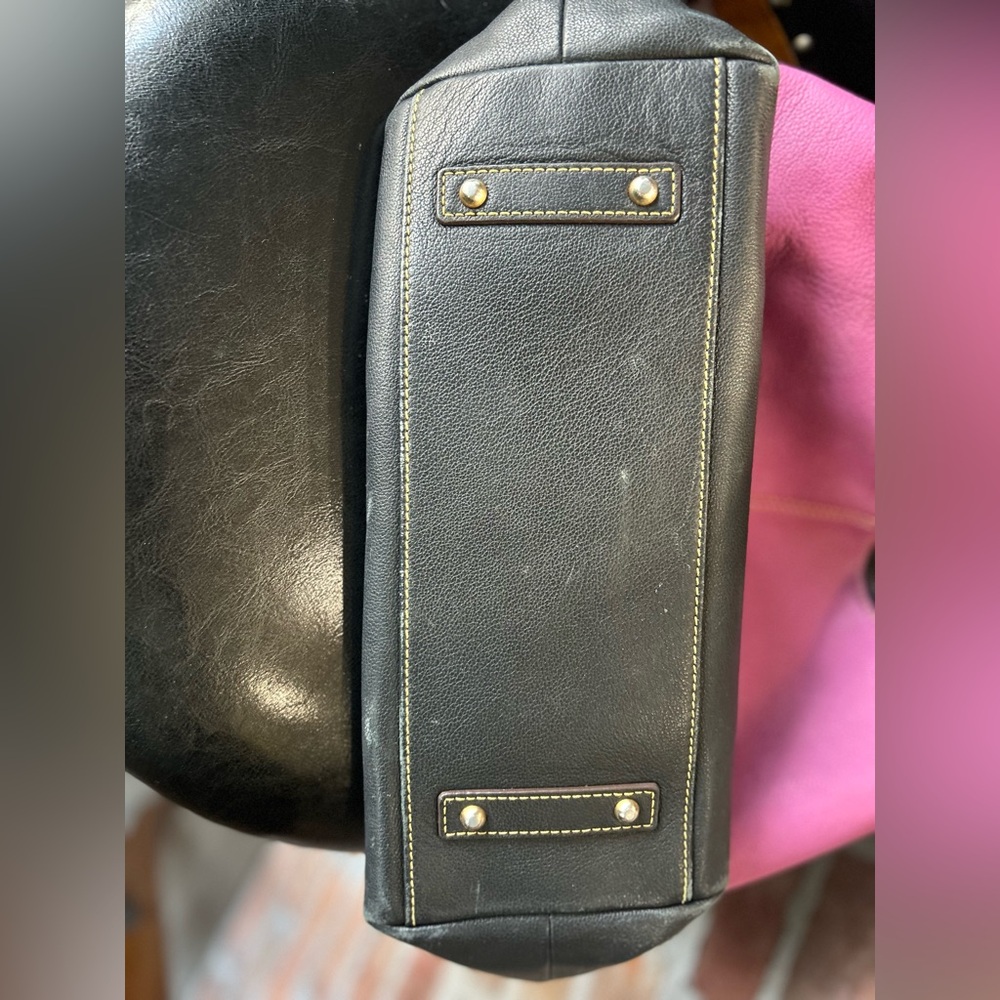 Orchid Dooney & Bourke “Sophie” hobo bag in pebble leather. - Picture 7 of 13